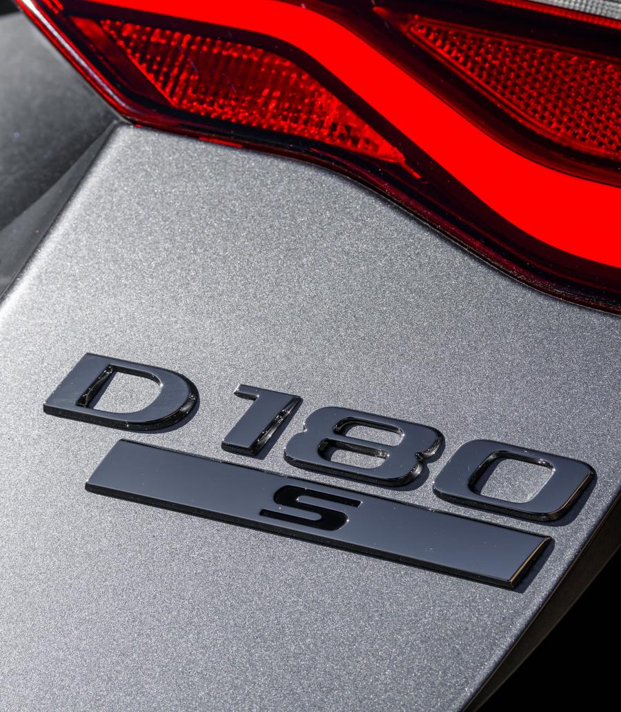 Логотип Jaguar XE D180 S 2019 года  (WW) (фото 14 из 18)